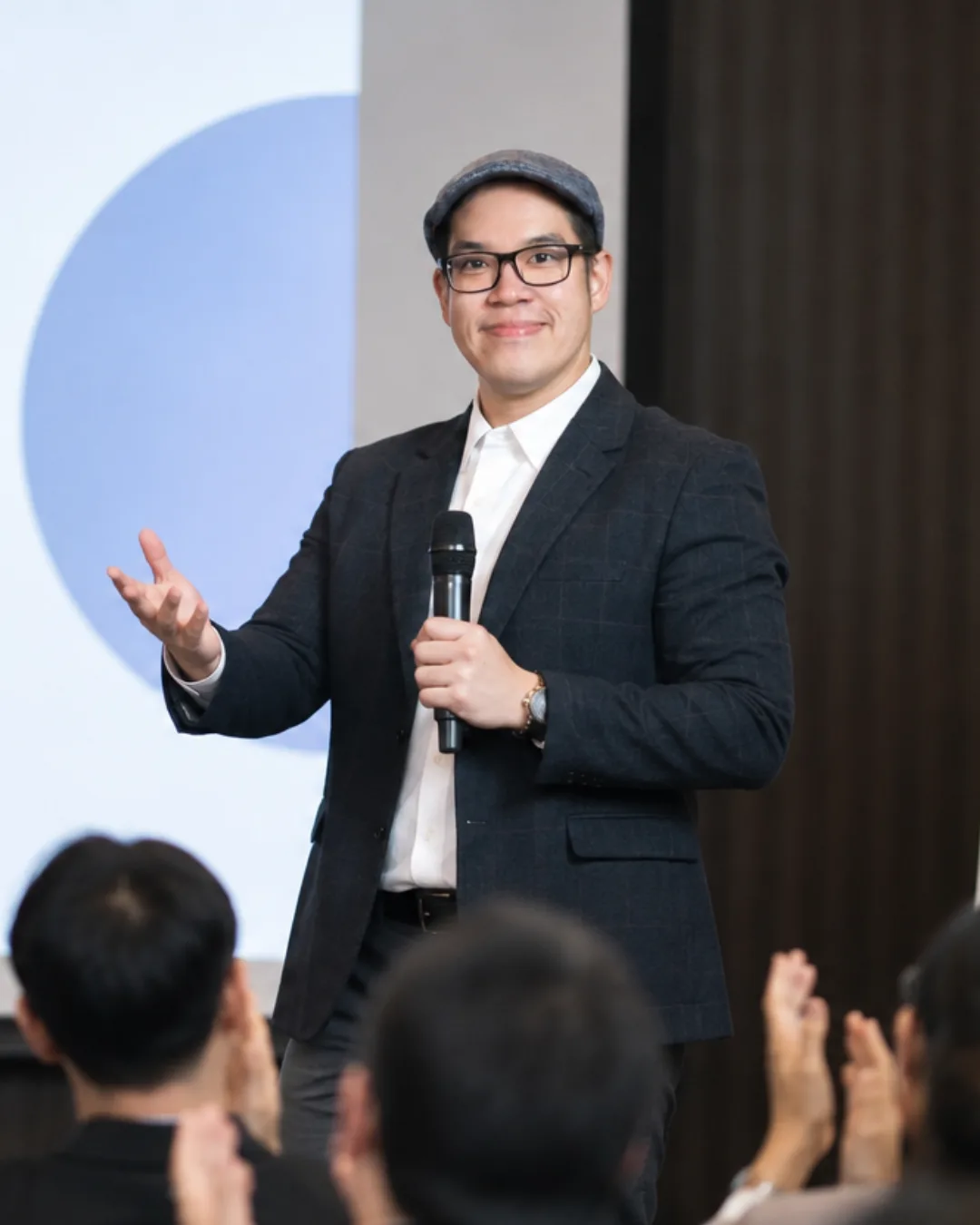 Coach Pat ผู้สอนหลักสูตร Peak Public Speaker